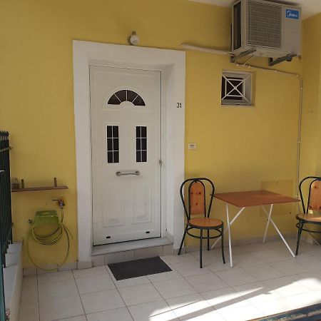 칼라마타 Yellow House 아파트 외부 사진