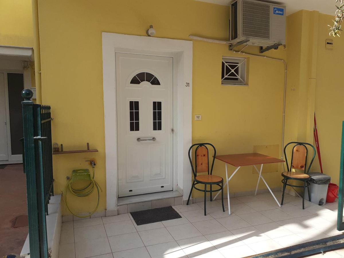 칼라마타 Yellow House 아파트 외부 사진